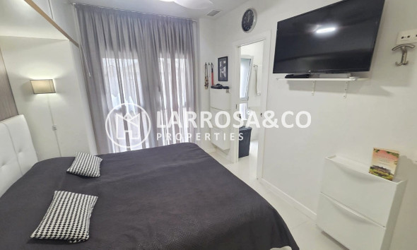 Resale - Apartment - Villamartin - Costa Blanca