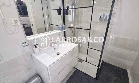Resale - Apartment - Villamartin - Costa Blanca