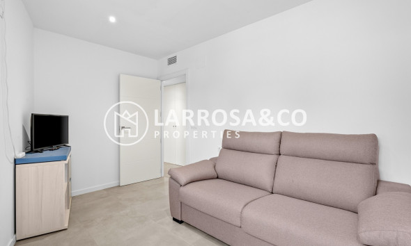 Resale - Apartment - Dehesa de Campoamor - Costa Blanca
