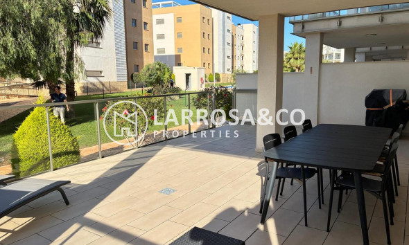 Resale - Apartment - Villamartin