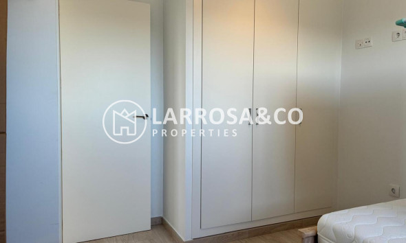 Resale - Apartment - Villamartin