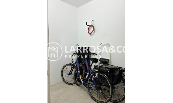 Resale - Apartment - Villamartin