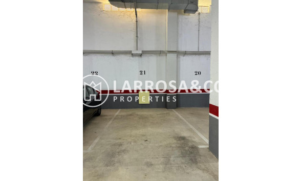 Resale - Apartment - Villamartin