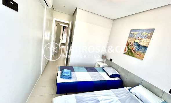 Resale - Apartment - Villamartin - Costa Blanca