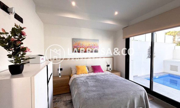 Resale - Detached House/Villa - Villamartin - Costa Blanca