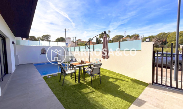 Resale - Detached House/Villa - Villamartin - Costa Blanca