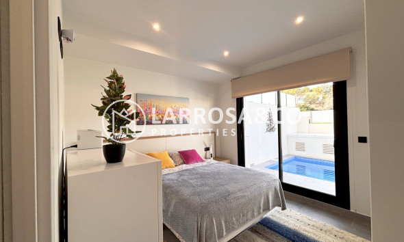 Resale - Detached House/Villa - Villamartin - Costa Blanca