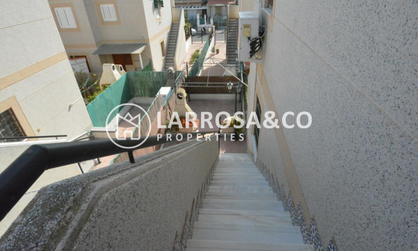 reventa-bungalow-guardamar-moncayo-escalera-rv2063