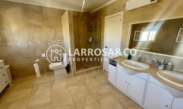 Resale - Detached House/Villa - Urb. La Marina - Inland