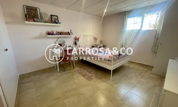Resale - Detached House/Villa - Urb. La Marina - Inland