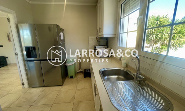 Resale - Detached House/Villa - Urb. La Marina - Inland