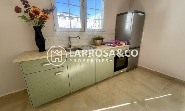 Resale - Detached House/Villa - Urb. La Marina - Inland