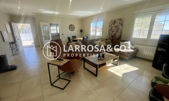 Resale - Detached House/Villa - Urb. La Marina - Inland