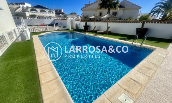 Resale - Detached House/Villa - Urb. La Marina - Inland