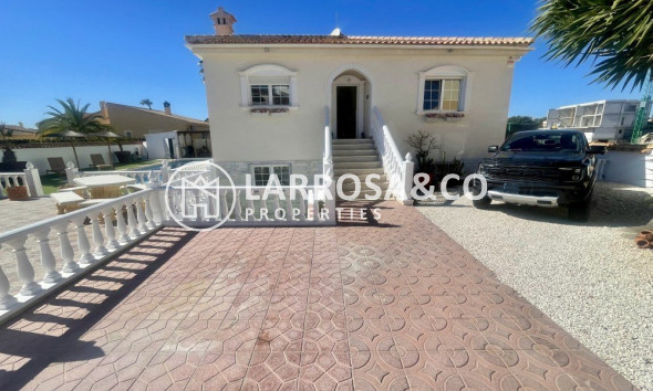 Resale - Detached House/Villa - Urb. La Marina - Inland