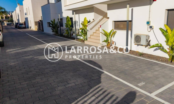 Resale - Bungalow - Pilar de la Horadada - La Torre de la Horadada