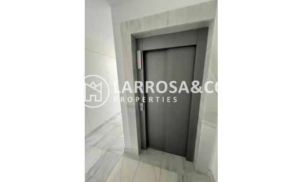 Resale - Apartment - Villamartin - Costa Blanca