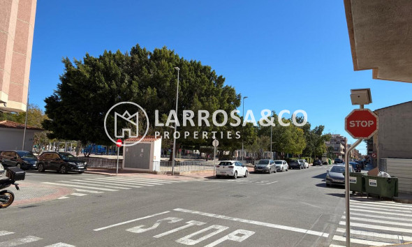 Resale - Apartment - Almoradí - Costa Blanca