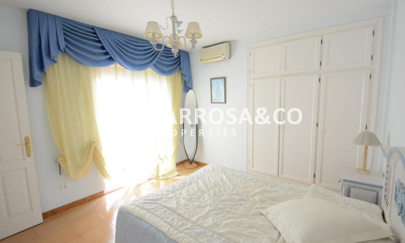 resale-duplex-guardamar-beach-master-bedroom-2-rv2107