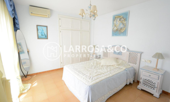 resale-duplex-guardamar-beach-master-bedroom-rv2107