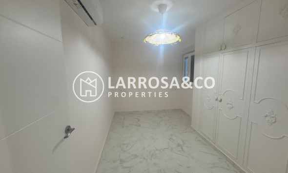Resale - Apartment - Torrevieja - Muelle Pesquero