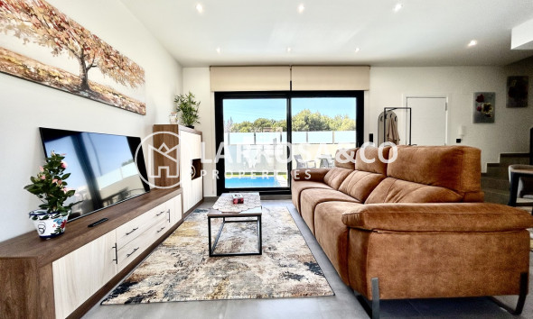 Resale - Detached House/Villa - Villamartin - Costa Blanca