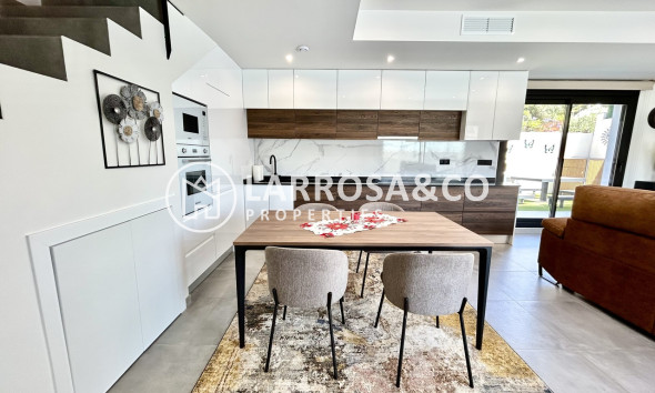 Resale - Detached House/Villa - Villamartin - Costa Blanca