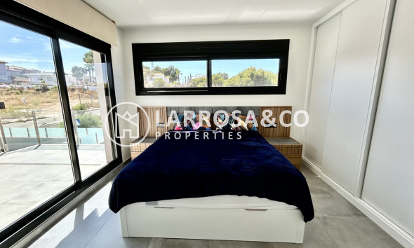 Resale - Detached House/Villa - Villamartin - Costa Blanca