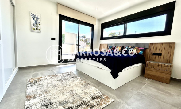 Resale - Detached House/Villa - Villamartin - Costa Blanca