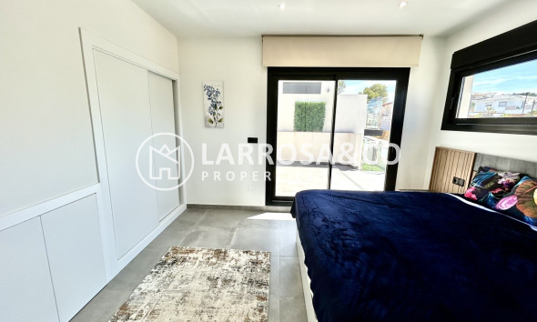 Resale - Detached House/Villa - Villamartin - Costa Blanca