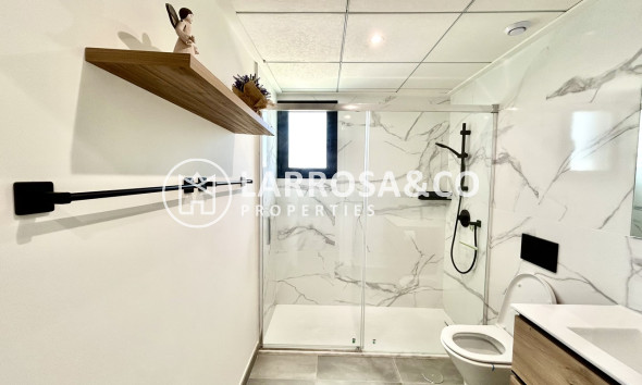 Resale - Detached House/Villa - Villamartin - Costa Blanca