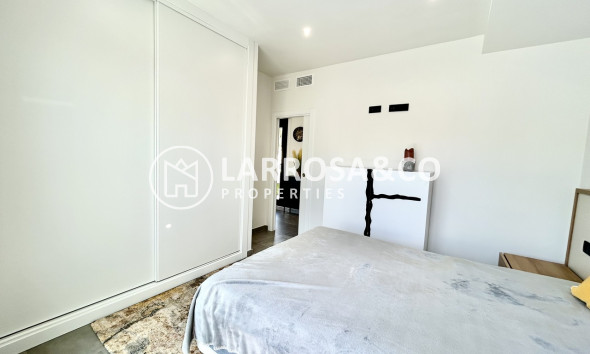 Resale - Detached House/Villa - Villamartin - Costa Blanca