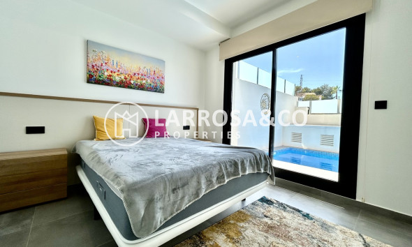 Resale - Detached House/Villa - Villamartin - Costa Blanca