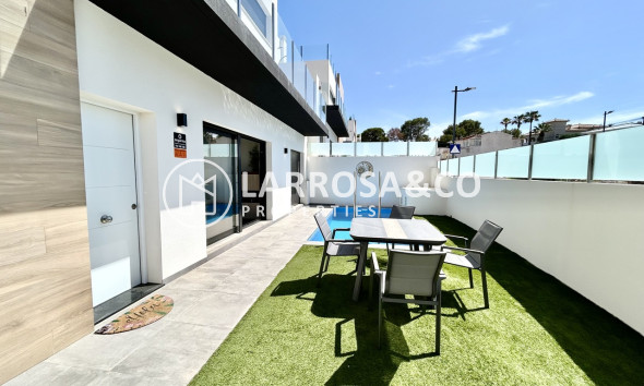 Resale - Detached House/Villa - Villamartin - Costa Blanca