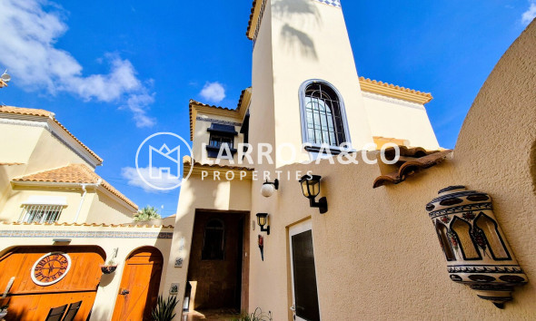 Resale - Detached House/Villa - Villamartin - Costa Blanca