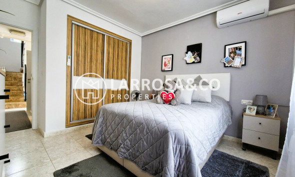 Resale - Detached House/Villa - Villamartin - Costa Blanca