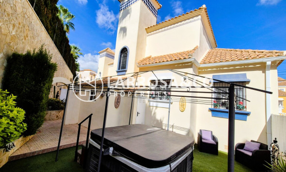 Resale - Detached House/Villa - Villamartin - Costa Blanca