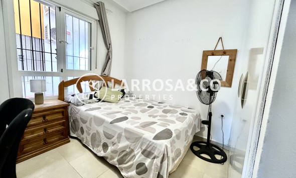 Resale - Apartment - Villamartin - Costa Blanca