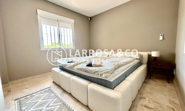 Resale - Detached House/Villa - La Zenia - Costa Blanca