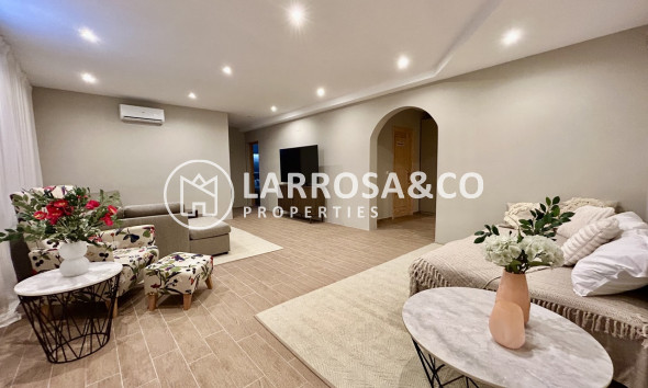 Resale - Detached House/Villa - La Zenia - Costa Blanca