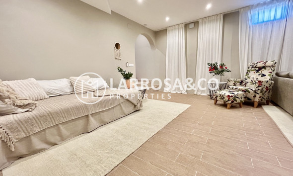 Resale - Detached House/Villa - La Zenia - Costa Blanca