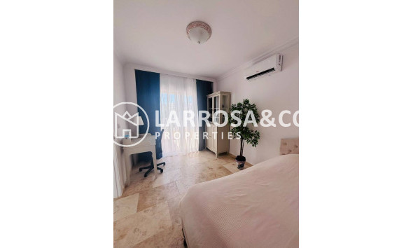 Resale - Detached House/Villa - Villamartin - Costa Blanca