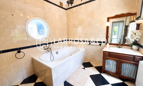 Resale - Detached House/Villa - Dehesa de Campoamor - Costa Blanca
