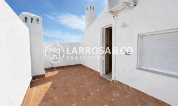 Resale - Semi-detached house - Pilar de la Horadada - Pueblo Latino