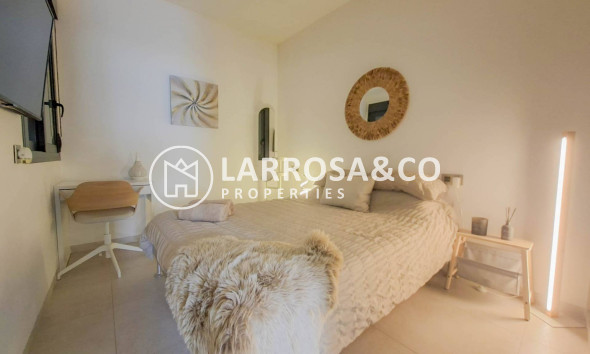 Resale - Detached House/Villa - Villamartin - Costa Blanca