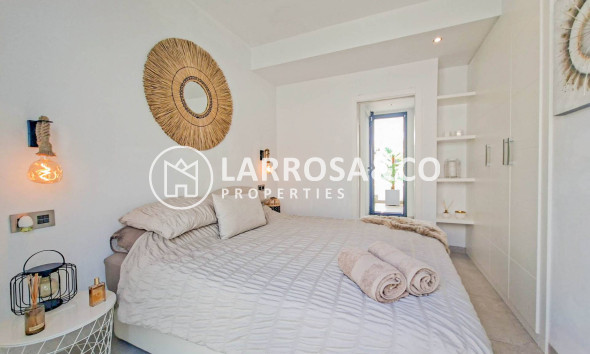 Resale - Detached House/Villa - Villamartin - Costa Blanca