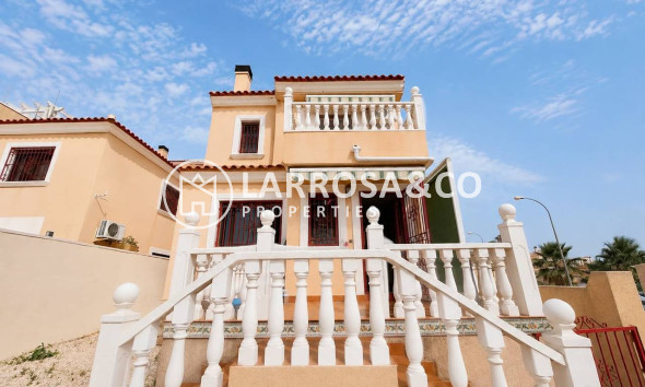 Resale - Detached House/Villa - Villamartin - Costa Blanca