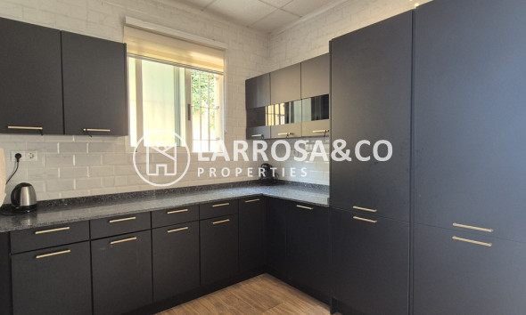 Resale - Detached House/Villa - Villamartin - Costa Blanca