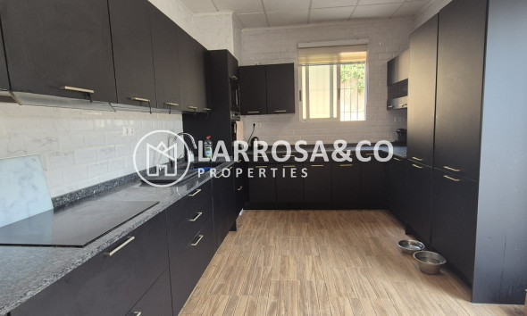 Resale - Detached House/Villa - Villamartin - Costa Blanca