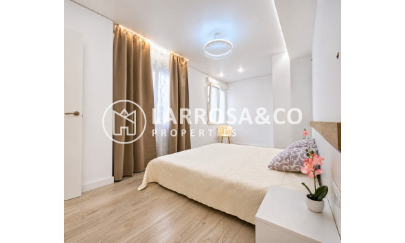 Herverkoop - Apartment - Torrevieja - Playa Acequion
